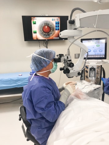 Iowa cataract specialist, Dr. Matthew Rauen, performs cataract eye surgery at Wolfe Surgery Center in Des Moines, Iowa.